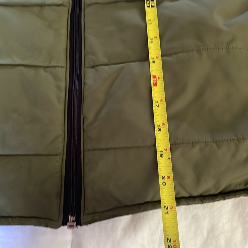 Cirrus puffer vest  size - Picture 12 of 12